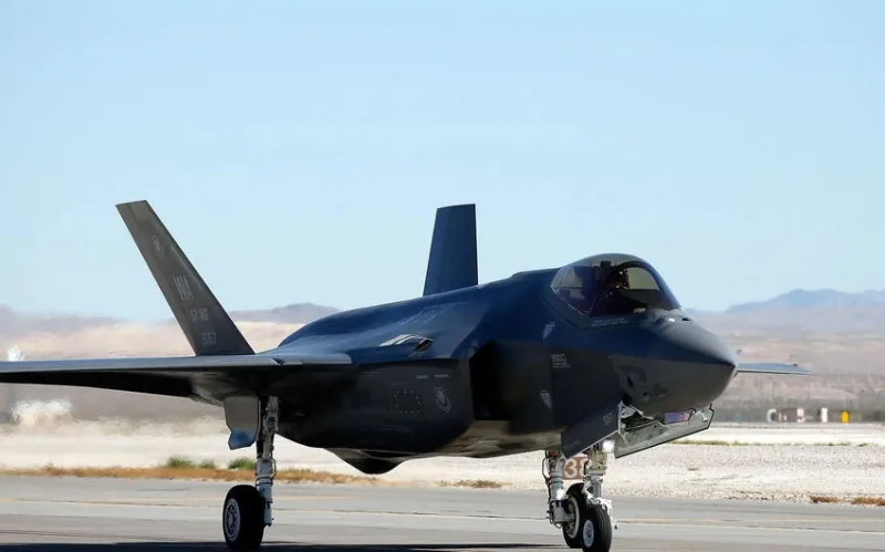ABŞ Çin yaxınlığında F-35 qırıcıları yerləşdirdi