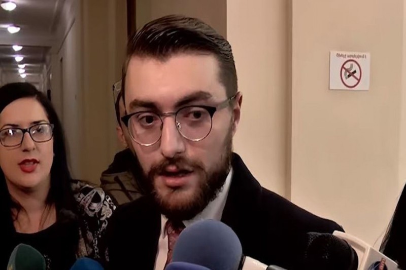 Ermənistanda deputat istefa verdi
