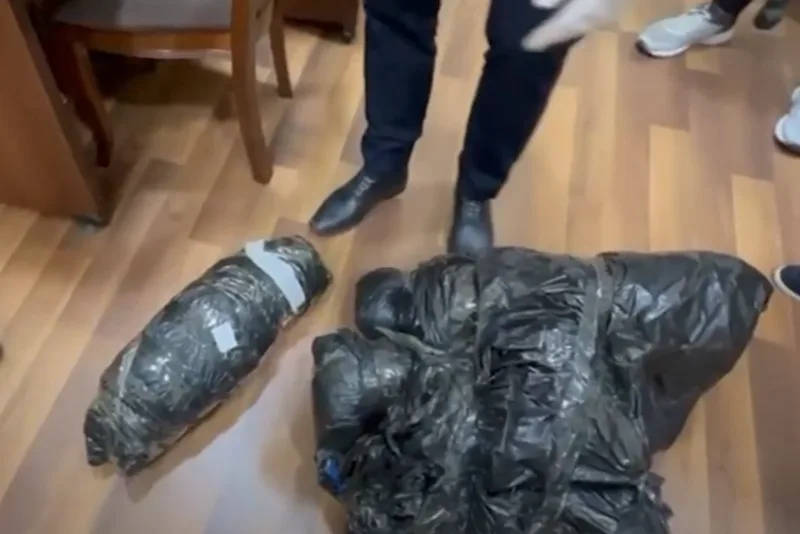 Bakıda saxlanılan şəxsdən 10 kiloqram narkotik götürülüb