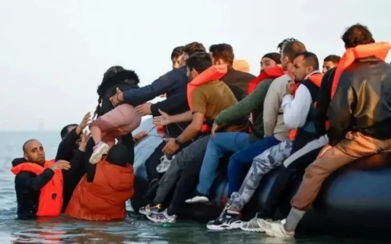 Britaniya qanunsuz miqrantları hərbi bazalarda yerləşdirəcək