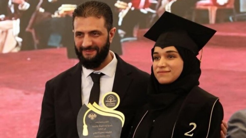 Suriyanın birinci xanımı məzun oldu