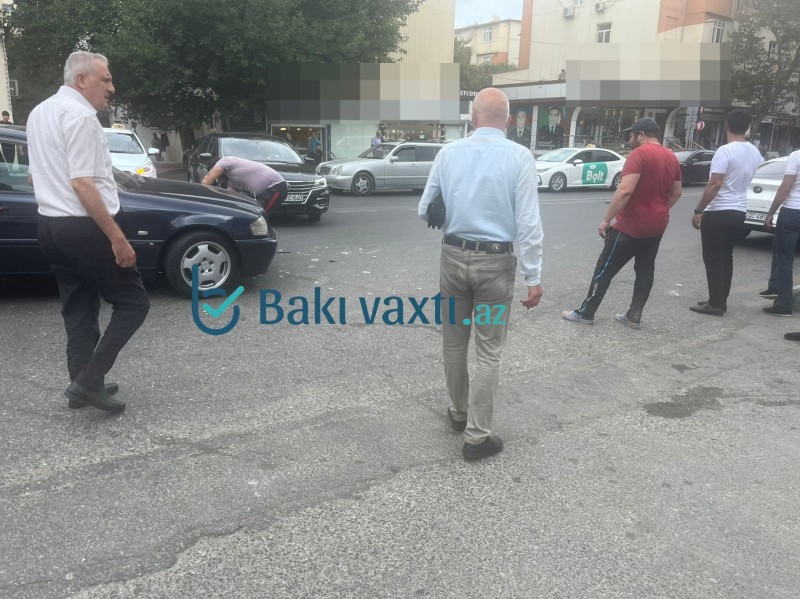 Bakıda yol qəzası: iki avtomobil toqquşdu, xəsarət alanlar...
