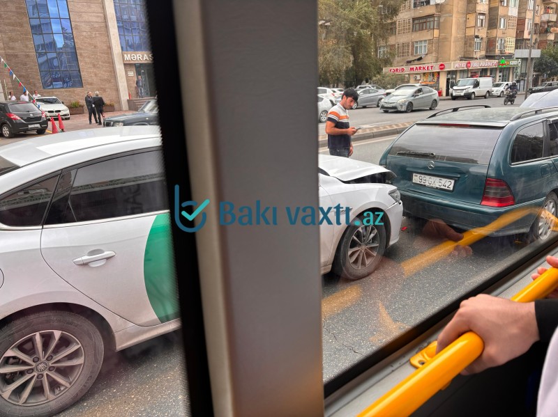 "Bolt" zəncirvari qəza törətdi - FOTO