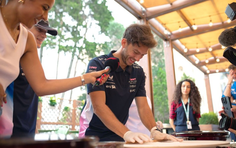 Formula 1 pilotları qutab bişirdi - VİDEO