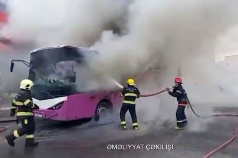 Sumqayıtda avtobus yandı - VİDEO- YENİLƏNİB