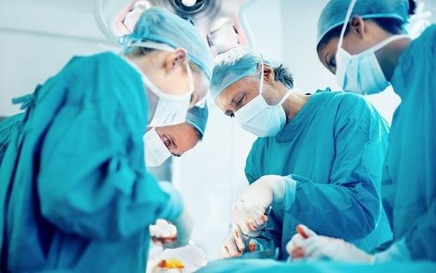 Azərbaycanda 87 yaşlı cərrah ən ağır əməliyyatları edir - VİDEO