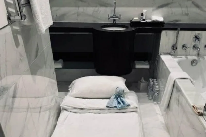 Rusiyanın hücumuna görə gecəni hamam otağında keçirdi - FOTO