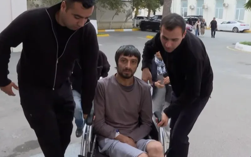 “Xəstəxana 3 aydır əlil arabasında olan qardaşımı qəbul etmir” - VİDEO