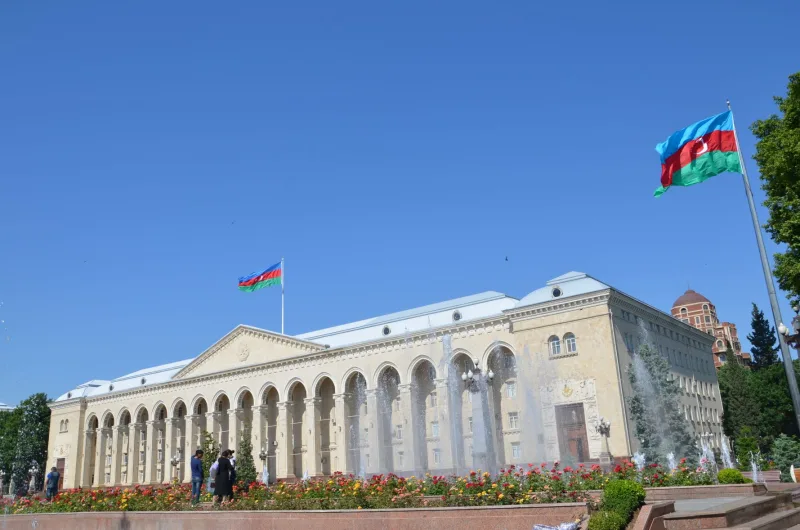 Gəncədə məmura qarşı qara PR: saxta səhifələr açıldı, təhqirlər edildi...