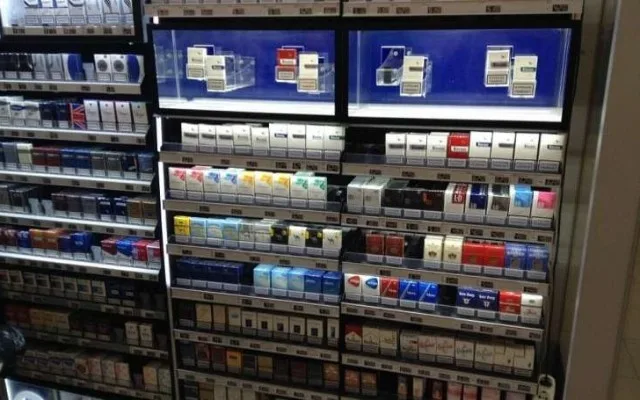 Marketdən siqaret və içki oğurlayan keçmiş məhkum saxlanıldı
