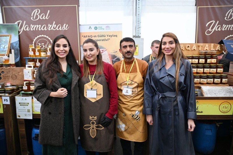 Leyla və Arzu Əliyeva yarmarkada - FOTOLAR
