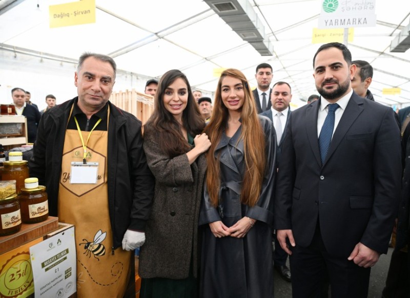 Leyla və Arzu Əliyeva yarmarkada - FOTOLAR