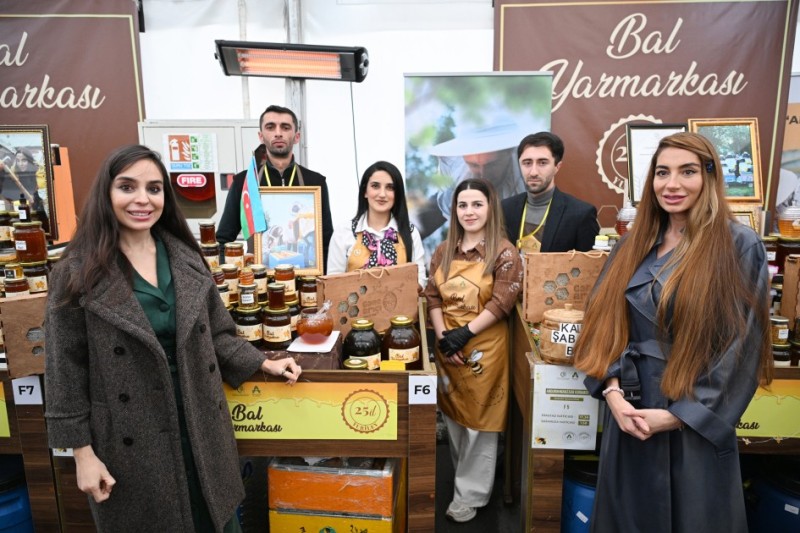 Leyla və Arzu Əliyeva yarmarkada - FOTOLAR