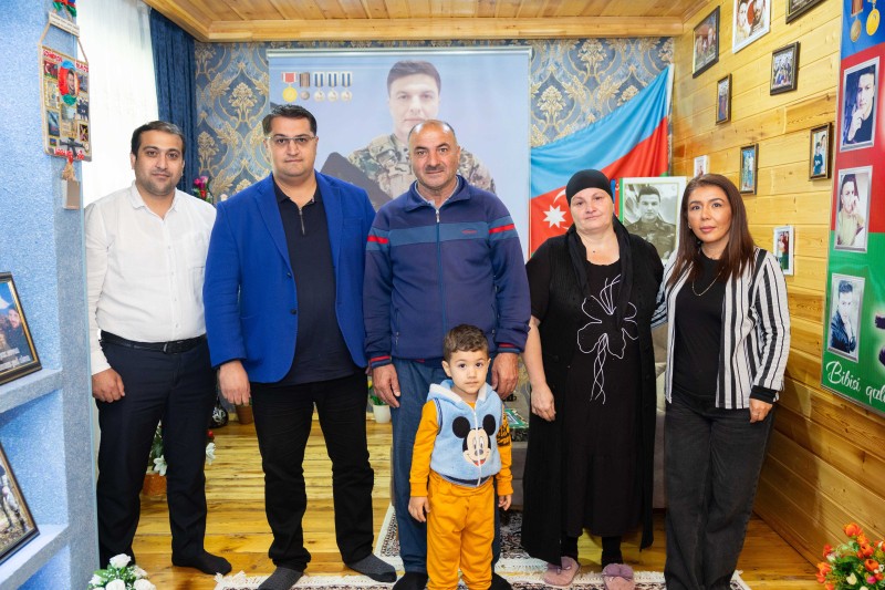 “Araz” supermarketlər şəbəkəsi şəhid əməkdaşlarının ailələrini ziyarət edib - FOTO