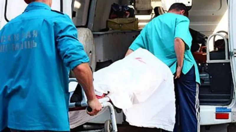 Bakıda dəhşətli olay: Sevgilisi salonda qadının boğazını kəsdi - FOTO