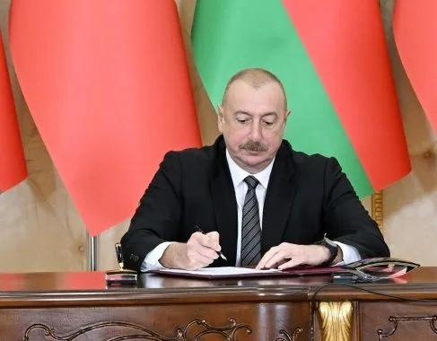 Prezident vəkillərin fəaliyyəti ilə bağlı qanunvericiliyə çoxsaylı dəyişiklikləri təsdiqləyib