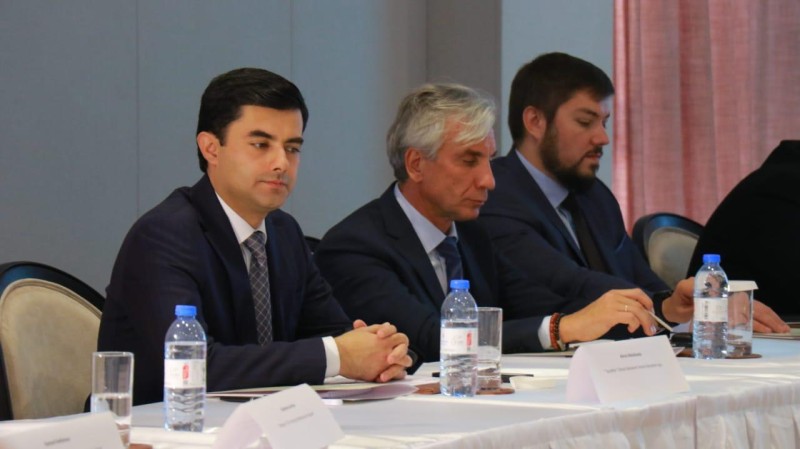 "MDB ölkələrində müasir kino istehsalının inkişafı" mövzusunda dəyirmi masa keçirilib