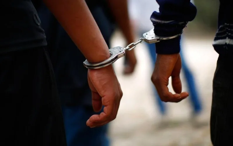 Polis dələduzluğa görə 10 nəfəri SAXLADI