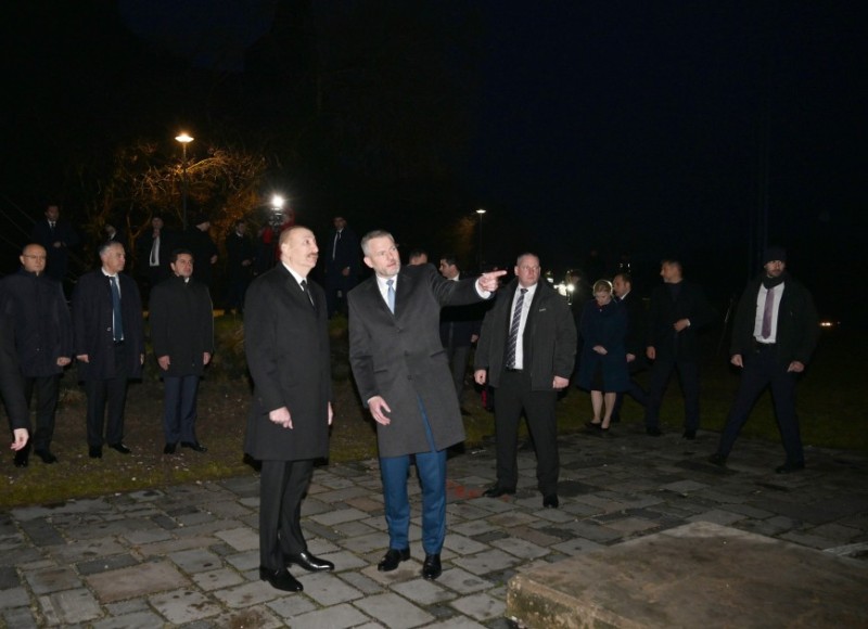 Prezidentlər Bratislavada “Azadlıq Qapısı” abidəsini ziyarət etdilər - FOTOLAR
