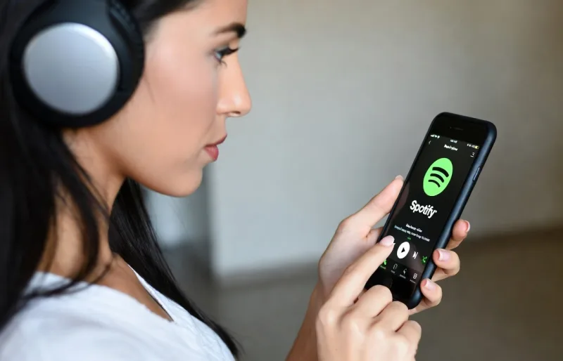 Hakerlər “Spotify”ın musiqi kataloqunu sındırdı