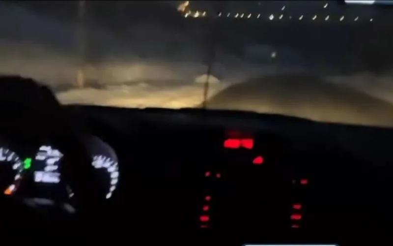 Qubada maşın dərəyə aşdı