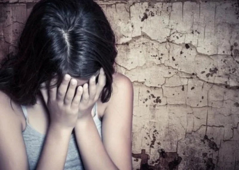 11-ci sinif şagirdi əmisinin azyaşlı qızına seksual xarakterli zorakılıq etdi