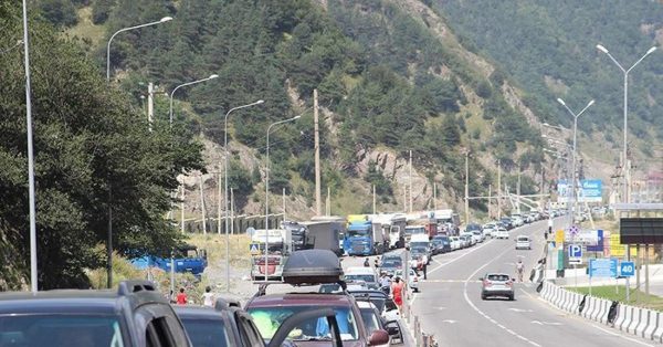 Ermənistan‑Gürcüstan sərhədində 5 kilometrlik tıxacın SƏBƏBİ