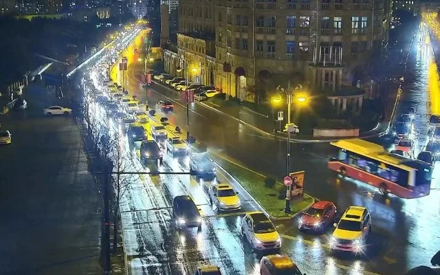 Qəza "20 Yanvar" istiqamətində sıxlıq yaratdı - FOTO