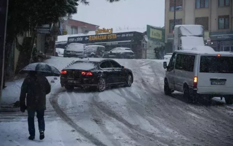 Güclü qar İstanbulda həyatı iflic etdi - FOTOLAR