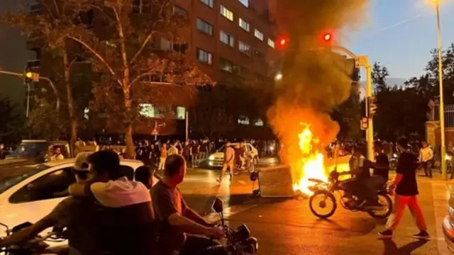 Etirazların səsi: İranda sosial sarsıntı və xarici maraqlar