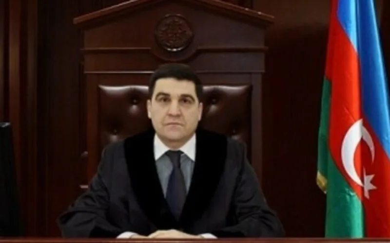 Bakıda DƏHŞƏT: Məhkəmə sədrinin oğlu arvadını bıçaqlayıb özünü binadan atdı