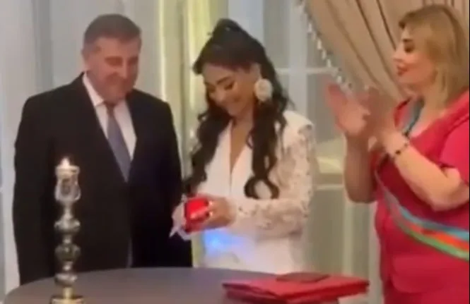 67 yaşlı general evləndi