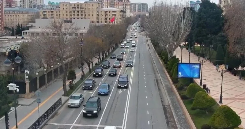 Şaxtalı Bakının tıxaclı yolları - SİYAHI