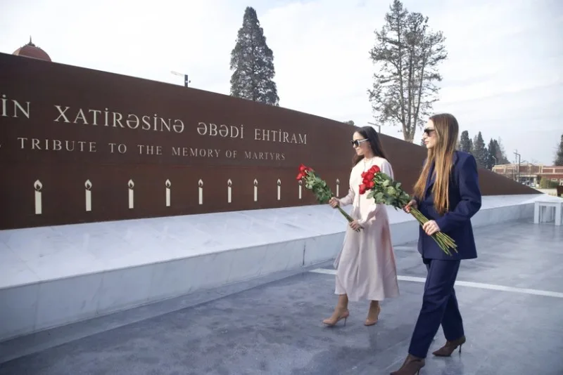 Leyla və Alena Əliyeva Gəncə Memorial Kompleksində - FOTOLAR