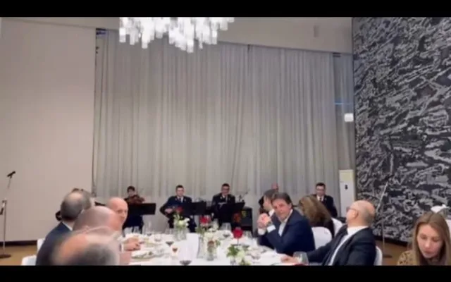 Serbiyada "Ay Laçın" oxudular - VİDEO