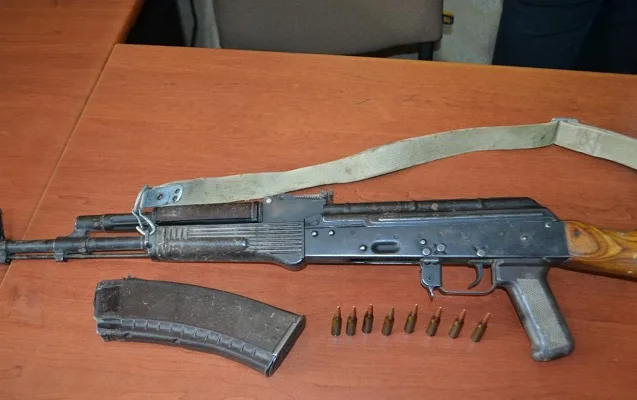 Polis avtomat, pulemyot, tapança aşkarladı