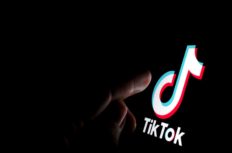 TikTok-da qeyri-etik paylaşımlara görə 2 nəfər həbs olundu