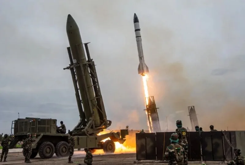 BƏƏ-nin HHM qüvvələri İranın 9 ballistik raketini məhv edib