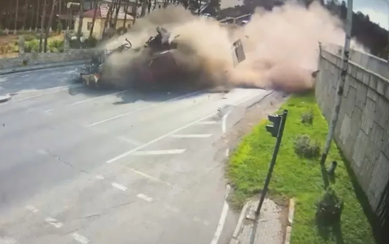 "KamAZ" avtobusla toqquşdu -ANBAAN GÖRÜNTÜ -YENİLƏNİB