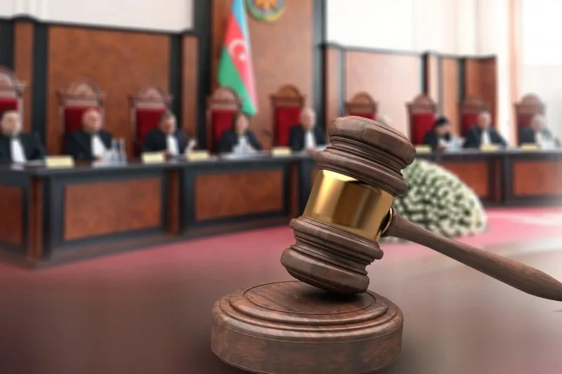 Məhkəmə sabiq deputatı söyən müəllimi cəzalandırdı