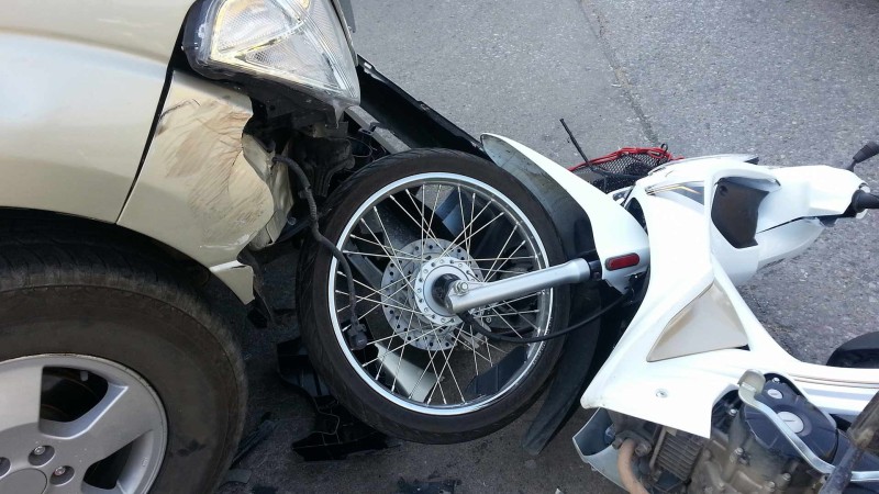 Moped divara çırpıldı - Sürücü öldü