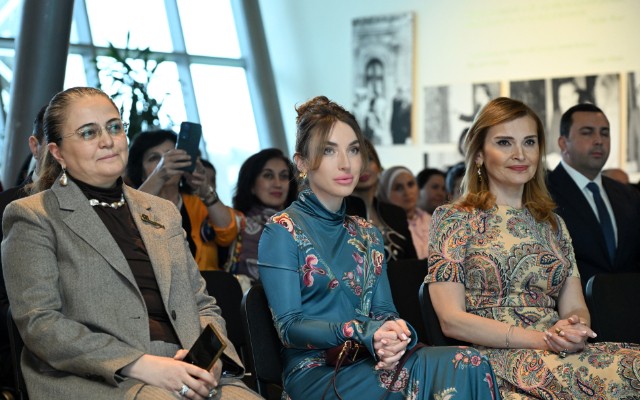 Alena Əliyeva Milli Xalça Muzeyində sərgiyə qatıldı - FOTOLAR