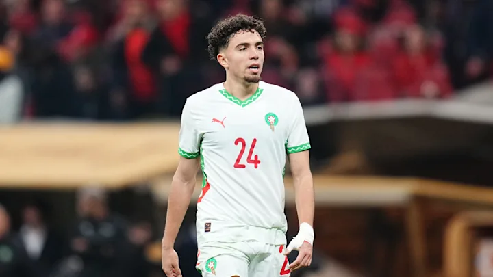 Məşhur futbolçu və ailəsini otağa qapadıb evini soydular