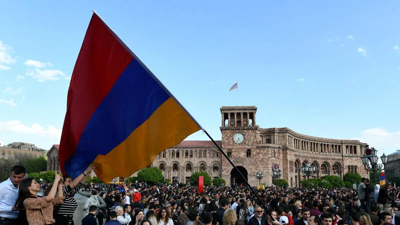 Ermənistanda seçkiöncəsi gərginlik artır: Xarici müdaxilə iddiası gündəmdə