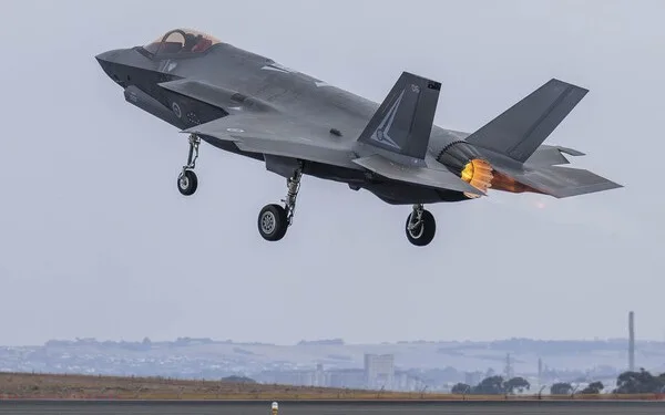 İran tarixdə ilk dəfə Amerikanın F-35 qırıcısını vurdu