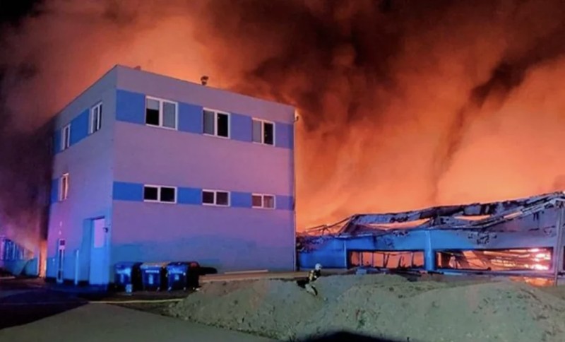 Çexiyada İsrailin silah zavodu yandırıldı