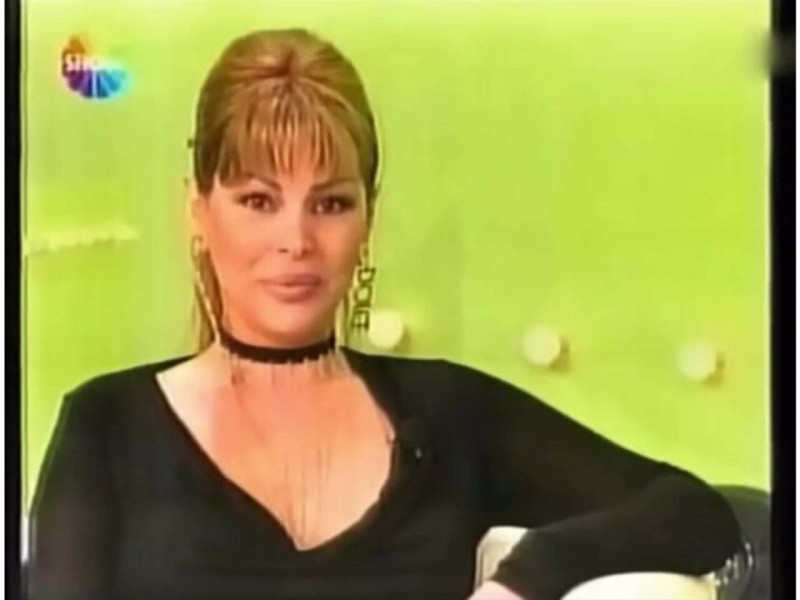 Aygün Kazımova 2001-ci ildə SHOW TV-də: Geyim tərzi və ifası gündəm oldu - VİDEO