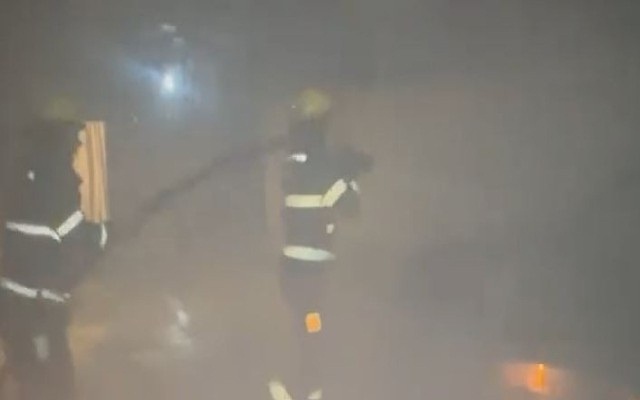 Kürdəmirdə Mercedes yandı - VİDEO