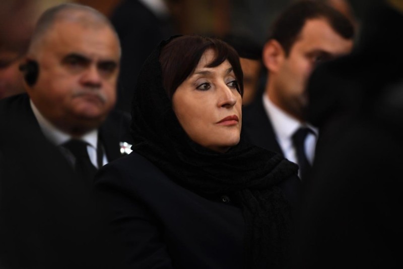 II İlya dəfn olunub, mərasimdə Sahibə Qafarova da iştirak edib - FOTOLENT