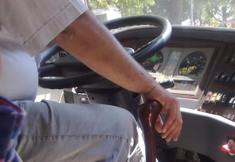 Bayram günü avtobus xarab oldu, sərnişinlər yolda qaldı 